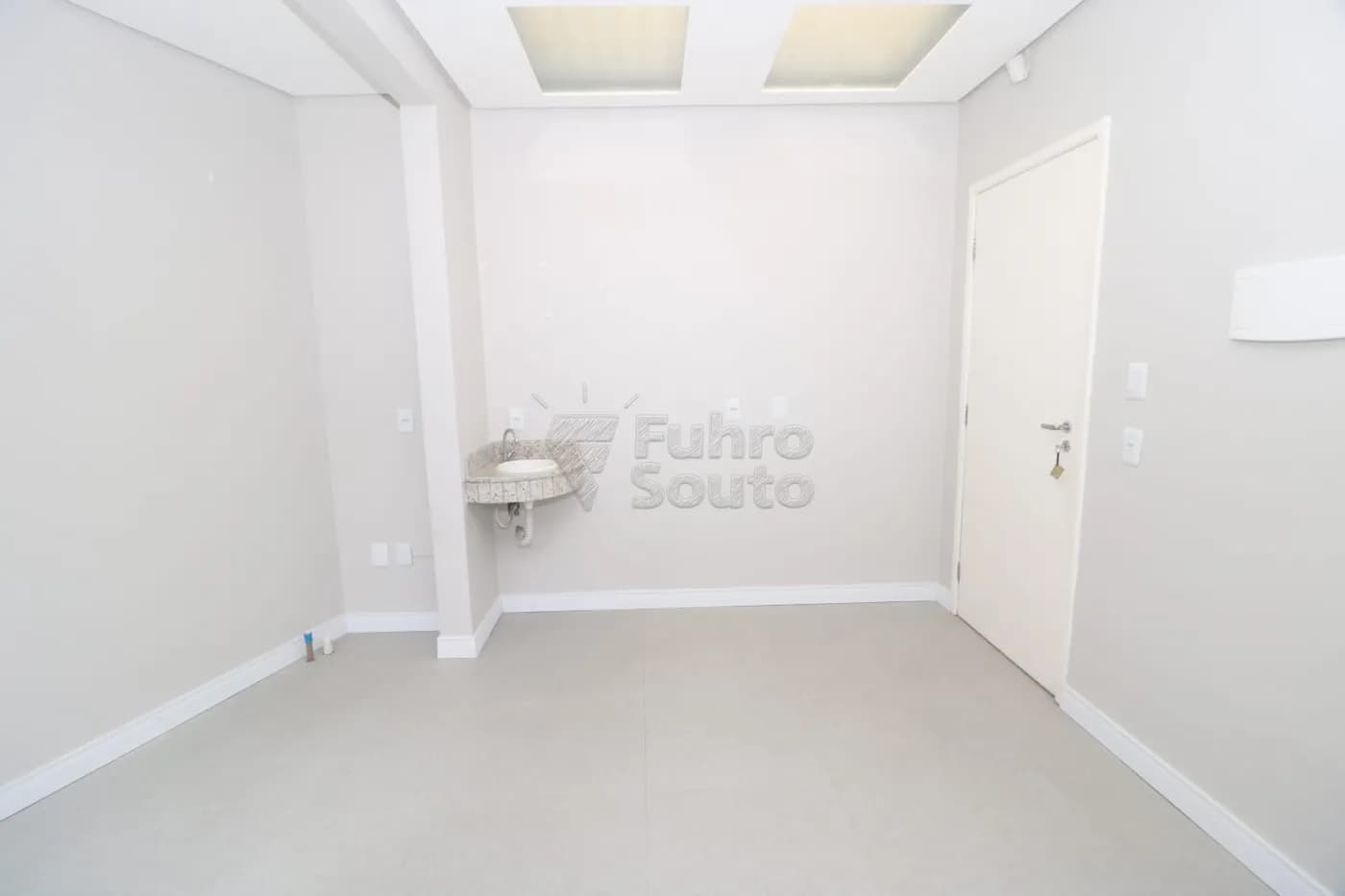 zb94i5-pelotas-comercial-sala-fora-de-condominio-centro-04-12-2025_11-14-12-5.webp