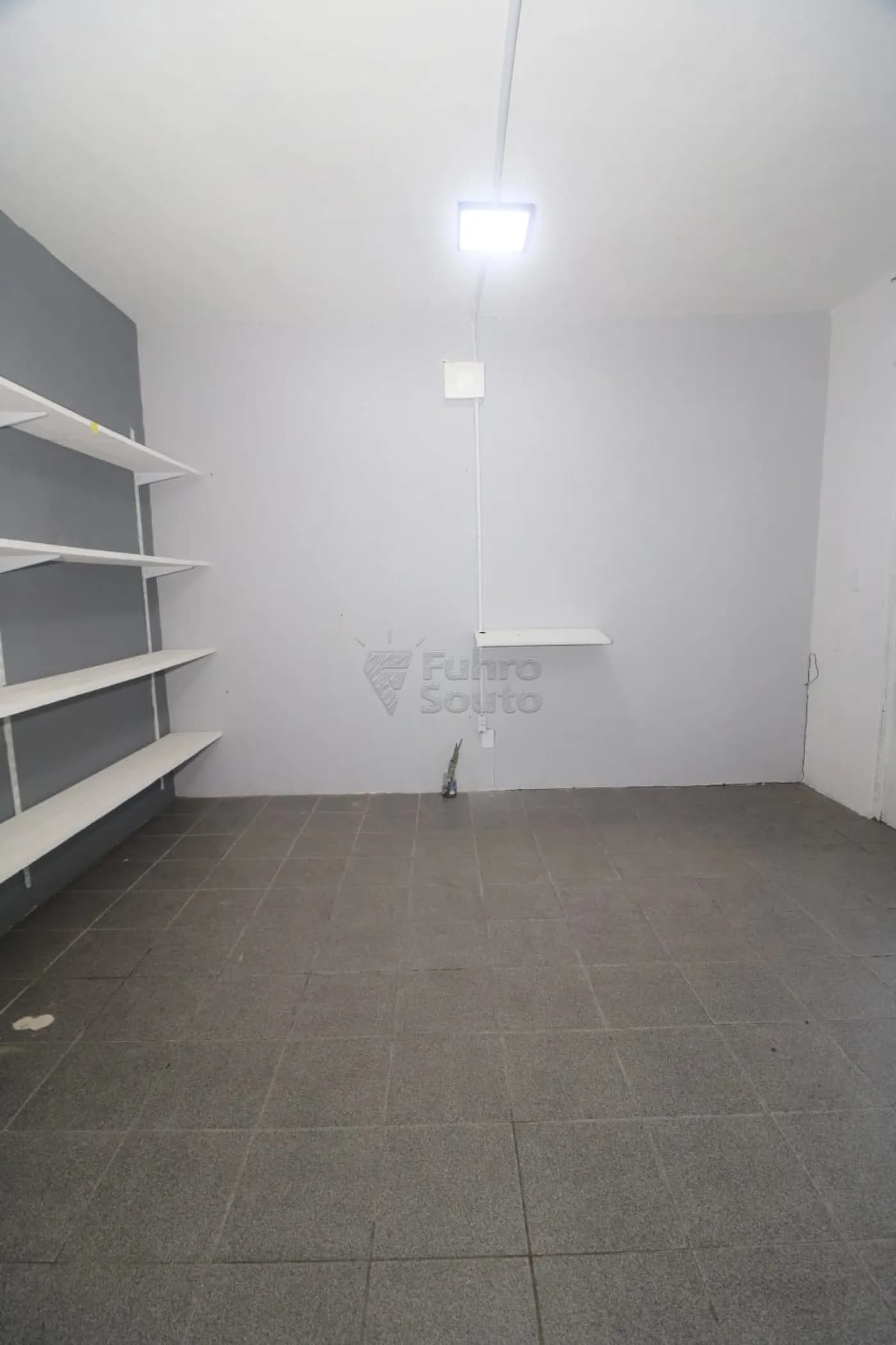 zc88v-pelotas-comercial-sala-fora-de-condominio-laranjal-14-04-2026_16-48-11-69de99fb08805.webp