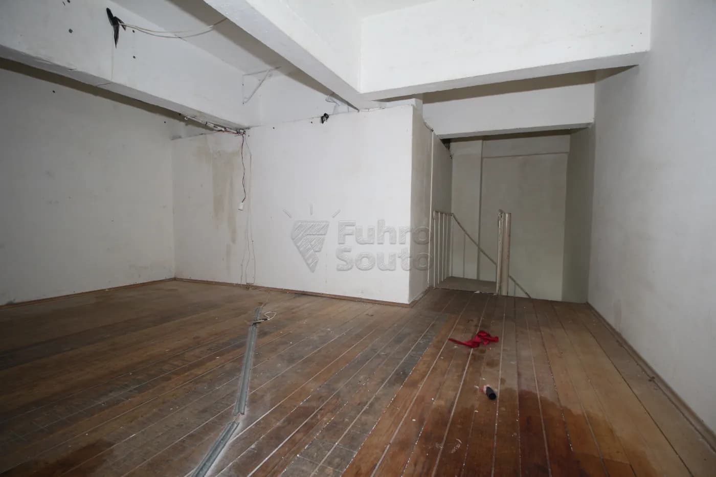 zgrhbk-pelotas-comercial-sala-em-condominio-centro-02-04-2024_23-11-32-11.webp