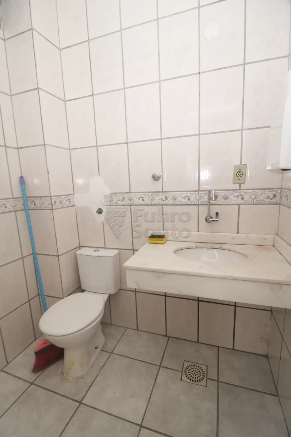 zjts8-pelotas-comercial-sala-fora-de-condominio-centro-19-02-2026_23-57-25-6997cd95cd246.webp