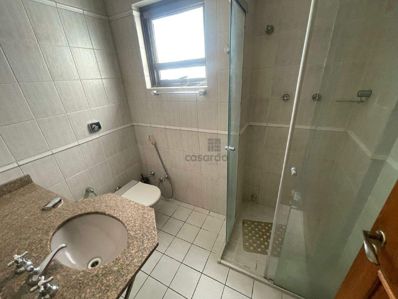 znu8ns-apartamento-2-quartos-no-pelotas-banheiro-social.jpeg