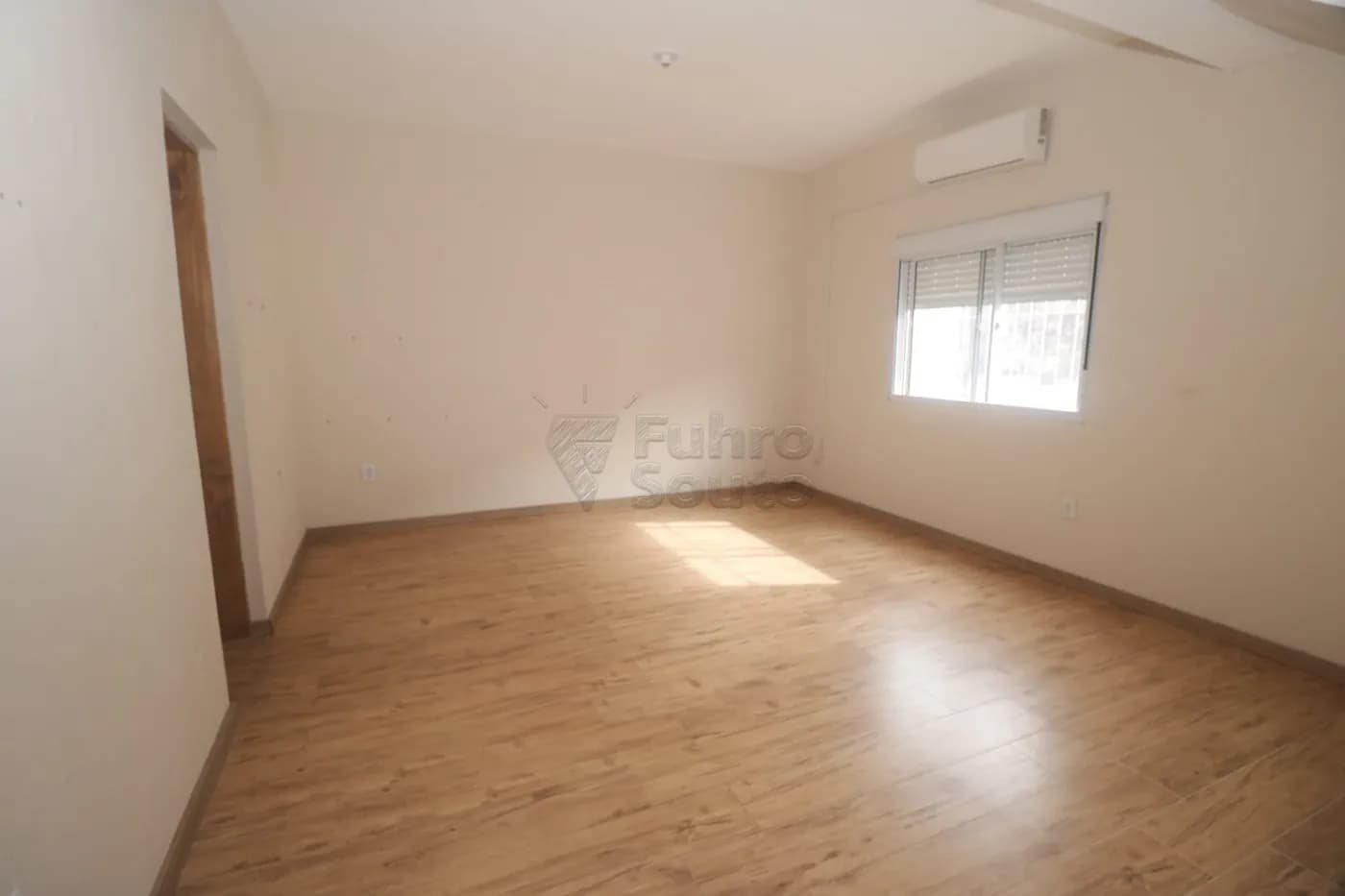 zqn7bj-pelotas-casa-padrao-centro-17-04-2026_17-45-14-69e29bdad9243.webp